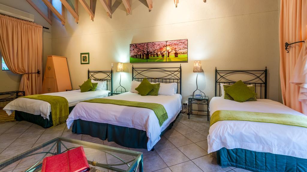 Joern'S Gaestehaus Mbombela Habitación foto