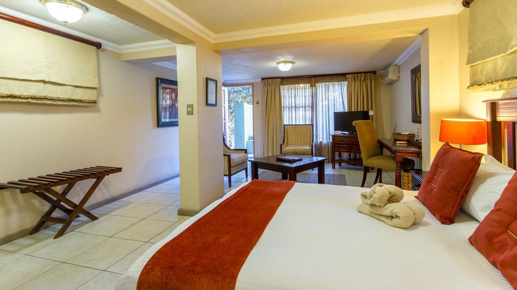Joern'S Gaestehaus Mbombela Habitación foto