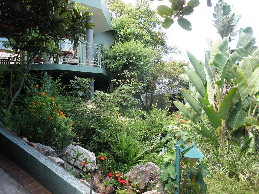 Joern'S Gaestehaus Mbombela Habitación foto